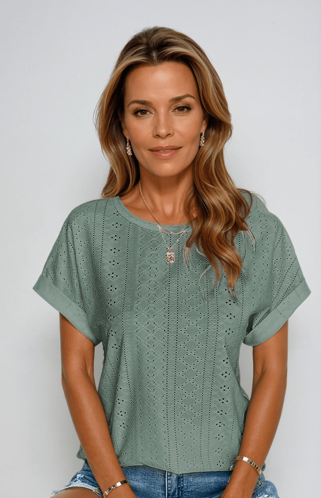 Riza | Casual Eyelet Top with Playful Details